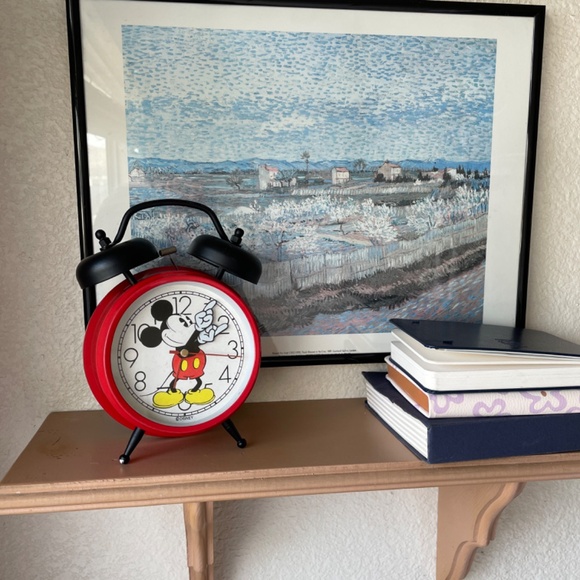 Disney Mickey Mouse Vintage Quartz Movement Clock From The 80's Keeps Good Time - Picture 3 of 11